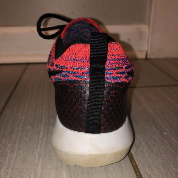 Nike Roshe Tennis Shoes - Picture 2 of 8